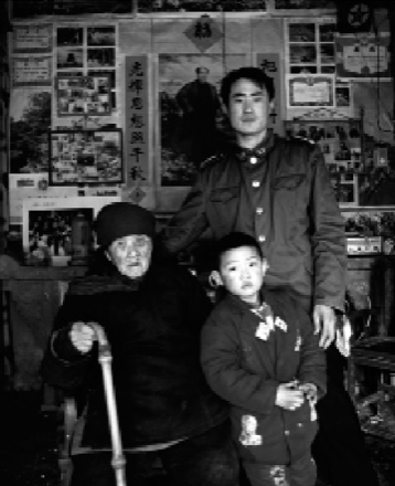 真实场景还是摄影布景?|再谈孙滋溪的《天安门前》 李卓颖 孙滋溪 天安门前 场景 布景 安雅兰 沈揆一 危机 中国 艺术 现代 崇真艺客